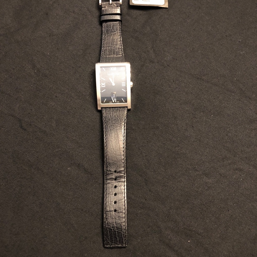 Gucci 8600M Men’s Quartz Movement Wristwatch - Picture 4 of 10
